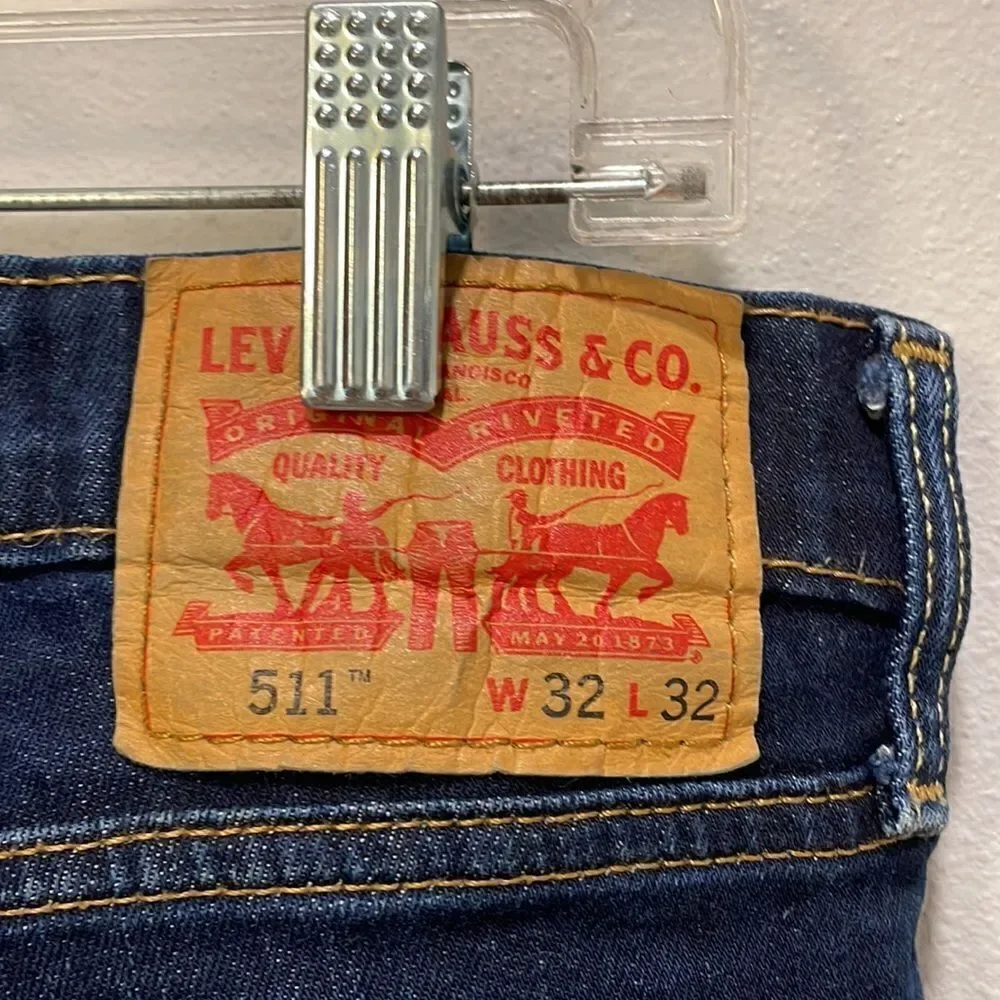 LEVI’S Mens dark blue jeans
